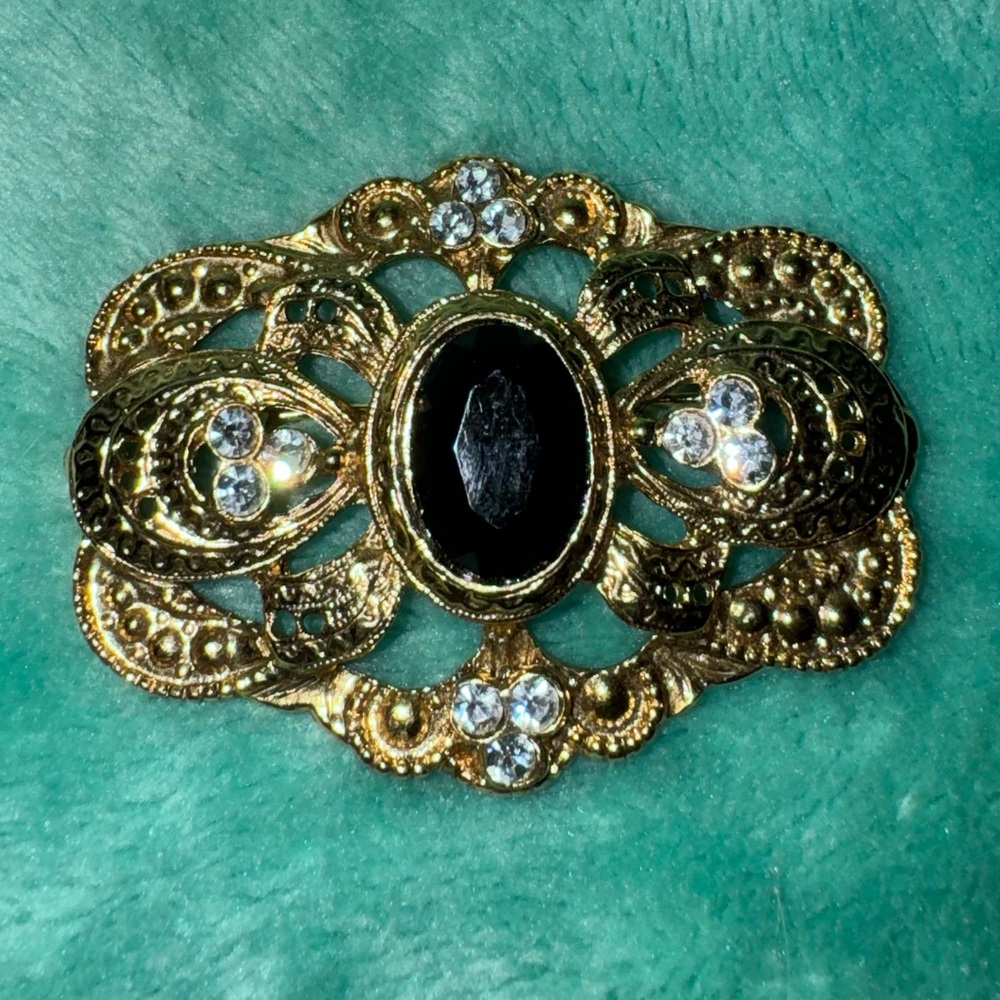 AVANTE Brooch.